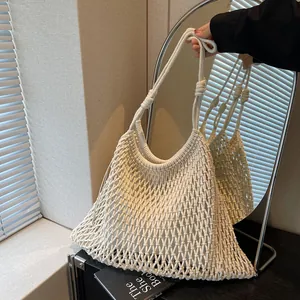Borsa a tracolla in rete bianca tessuta a mano in stile chic francese per le vacanze