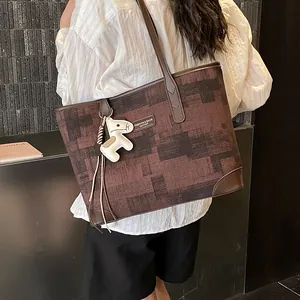 Stilvolle koreanische Tote Bag mit großem Fassungsvermögen und süßem Pferdeanhänger