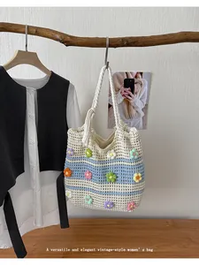 Sac fourre-tout en crochet tissé à la main avec fleurs 3D pour les vacances d'été.