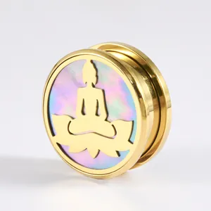 Goldener Edelstahl Ohr-Plug mit hohlem Buddha-Design und schimmernder Perlmutteinlage