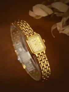 Vintage quadratische Damenuhr in Gold mit Edelstahlarmband und Gliederdesign