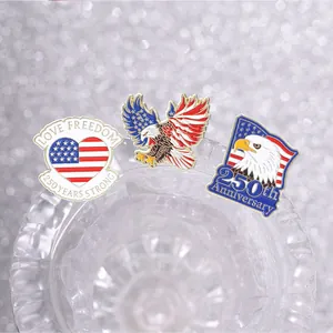 Badges métalliques patriotiques américains rétro avec aigle chauve et motifs de drapeau