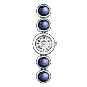 Elegante reloj de pulsera plateado para mujer con piedras de arena azul de BS Bee Sister