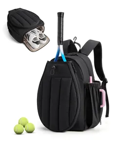 Detailansicht des Sportrucksacks mit Schlägertasche und einem separaten Schuhfach