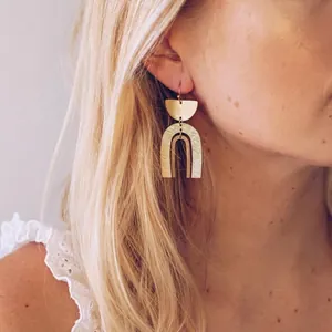 Boucles d'Oreilles Arch Dorées Simples Style Bohème pour Femmes en Alliage Géométrique Brossé Forme de U Bijoux Cadeau Mode