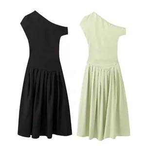 Elegantes vestidos plisados de mujer con un hombro disponibles en negro y verde claro