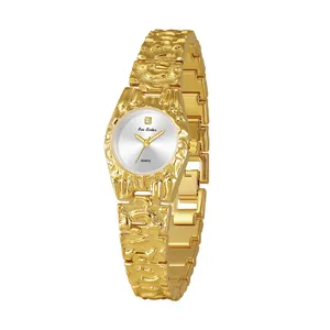 Elegante reloj dorado para mujer con brazalete textura lava y movimiento de cuarzo