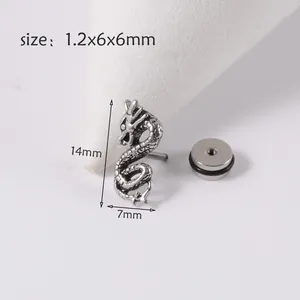 Détail de la boucle d'oreille dragon en acier inoxydable argenté avec mesure de 14mm
