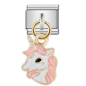 Détail du pendentif licorne sur breloque italienne en acier pour bracelets modulables