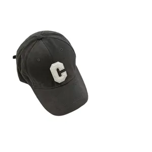 Gorra de béisbol clásica de algodón cepillado gris oscuro con gran parche de letra C