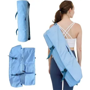 Detailansicht der hellblauen Yogamatten-Tasche mit verstellbaren Trägern und Strukturen.
