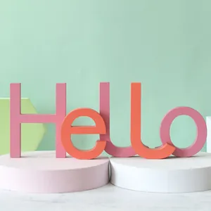 Lettres décoratives 'Hello' en bois pour chambre d'enfant moderne ou décoration de mariage
