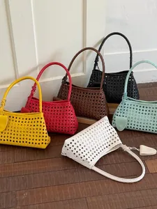 Sacs cabas tressés sous les bras chics en plusieurs couleurs vives pour la mode estivale