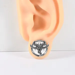 Vista macro dettagliata di un espansore per orecchie punk a forma di mostro