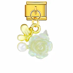 Charm modulaire italien élégant en acier doré avec pendentif fleur, papillon et perle