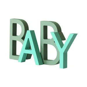Ornement de lettres BABY en bois vert sauge minimaliste pour chambre d'enfant et décoration