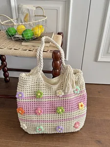 Sac cabas en crochet fait main avec fleurs et anses en corde pour les vacances d'été
