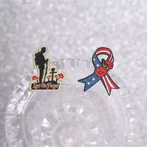 Set de pines conmemorativos con silueta de soldado y cinta patriótica de esmalte