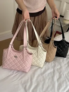 Elegante gesteppte Leder-Tragetasche für Damen in Pastellrosa Creme und Schwarz