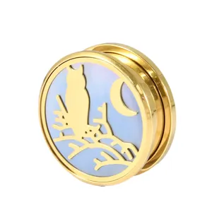 Ohrplug aus goldfarbenem Edelstahl mit Eulen- und Muschel-Motiv