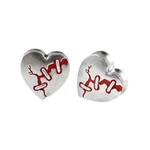 Gothic Edelstahl Herz Ohrgewichte mit rotem genähtem Rissmuster für Piercings Schmuck