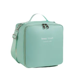 Borsa termica in PU verde menta con tracolla regolabile e maniglia per il trasporto.