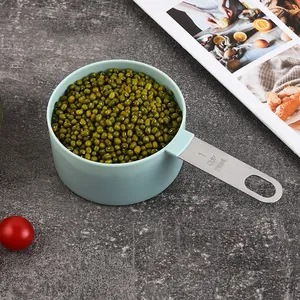 Mintgroene plastic maatbeker met roestvrijstalen handvat en 1 cup 236ml schaalverdeling