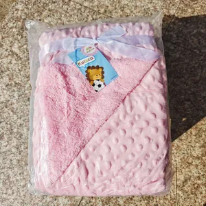 Couverture rose pour bébé à double couche avec doublure en velours d'agneau et ruban