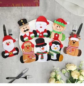 Pochettes à couverts en feutre avec personnages de Noël pour décoration de table