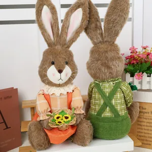Set di coniglietti pasquali in peluche con cesto di fiori per decorazioni natalizie