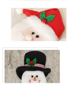 Detailopname van kerstman en sneeuwpop cartoon koelkast handgreep afdekkingen.
