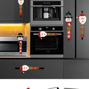 Gedetailleerde weergave van de kerstman en sneeuwpop handgreephoezen voor keuken.