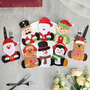Porte-Couverts de Noël en Polyester Dessin Animé Père Noël Bonhomme de Neige Renne Bonhomme de Pain d'Épices Sac pour Table