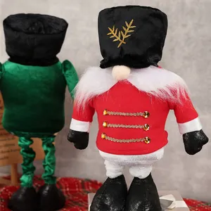 Festliche teleskopische Weihnachtswichtel mit Nussknacker-Uniformen und Plüschbart