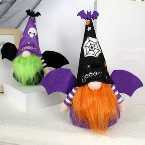 Handgemaakte Halloween-kabouters met vleermuisvleugels voor een griezelige decoratie