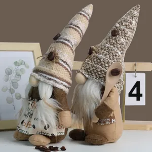 Set aus zwei handgefertigten Kaffee-Plüschgnomen mit Holzlöffel und Bohnendekoration