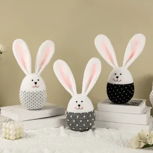 Lot de trois adorables décorations de Pâques en peluche en forme de lapin et d'œuf