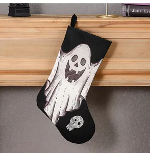 Calza decorativa di Halloween con stampa di fantasma e teschio su mensola