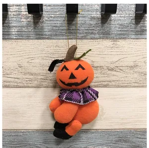 Halloween Kürbis Plüsch Hängedekoration mit lila Rüschenkragen Ornament für die Party