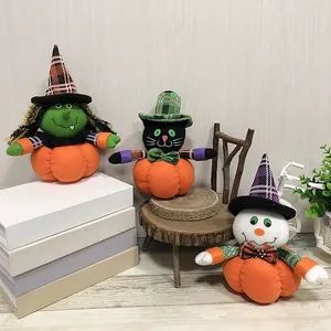 Adorable juego de tres muñecos de calabaza de Halloween con diseños de bruja, gato y muñeco de nieve