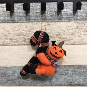 Adorno colgante de calabaza de felpa de Halloween con bastón a cuadros para decoración