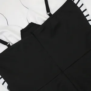 Vue détaillée des bretelles réglables et de la fermeture éclair du combipantalon.