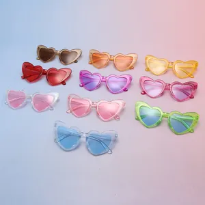 Bunte herzförmige Glitzer-Sonnenbrillen-Kollektion mit UV400-Schutzgläsern