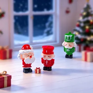 Miniatur-Weihnachtsfiguren-Set mit Weihnachtsmann und Nussknackern für Mikrolandschaften
