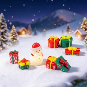 Bonhomme de neige de Noël miniature et coffrets cadeaux pour décor de scène de neige