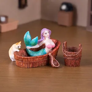 Set di figurine in miniatura con sirena e gatto per decorare la casa delle bambole