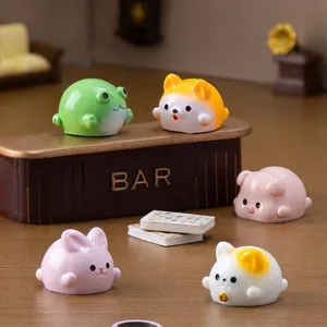 Set di graziose figurine di animali in miniatura per case delle bambole e micro paesaggi