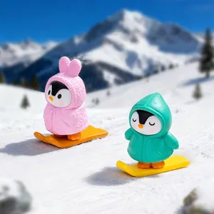 Lindas figuras de pingüinos esquiando para micropaisajes y decoraciones de DIY