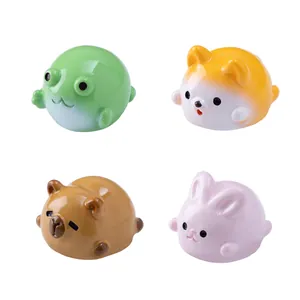 Set di quattro simpatiche statuette di animali: rana, gatto, capibara e coniglio