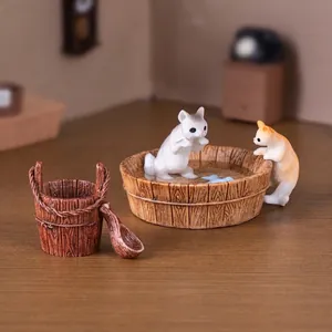 Figurine in miniatura di gatti con vasca e secchio per micro paesaggio di casa delle bambole